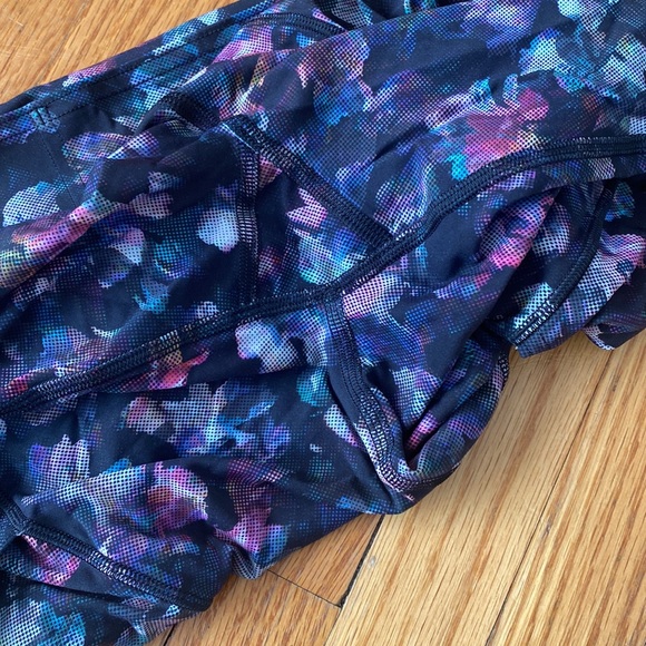 Lululemon size 4 running tights - Picture 4 of 4